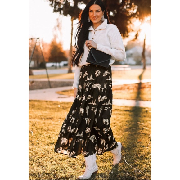 Boho Western Print Tiered Ruffled Elastic Waist Maxi Skirt - Picture 3 of 8